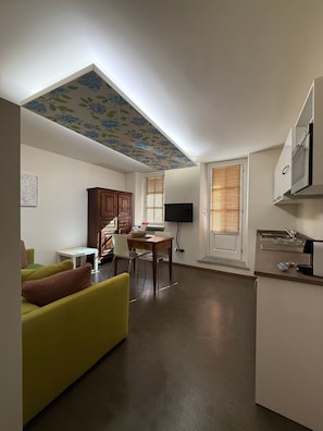 Interior - Aymon De Challant Aosta Studio with Wi-Fi (Aosta)