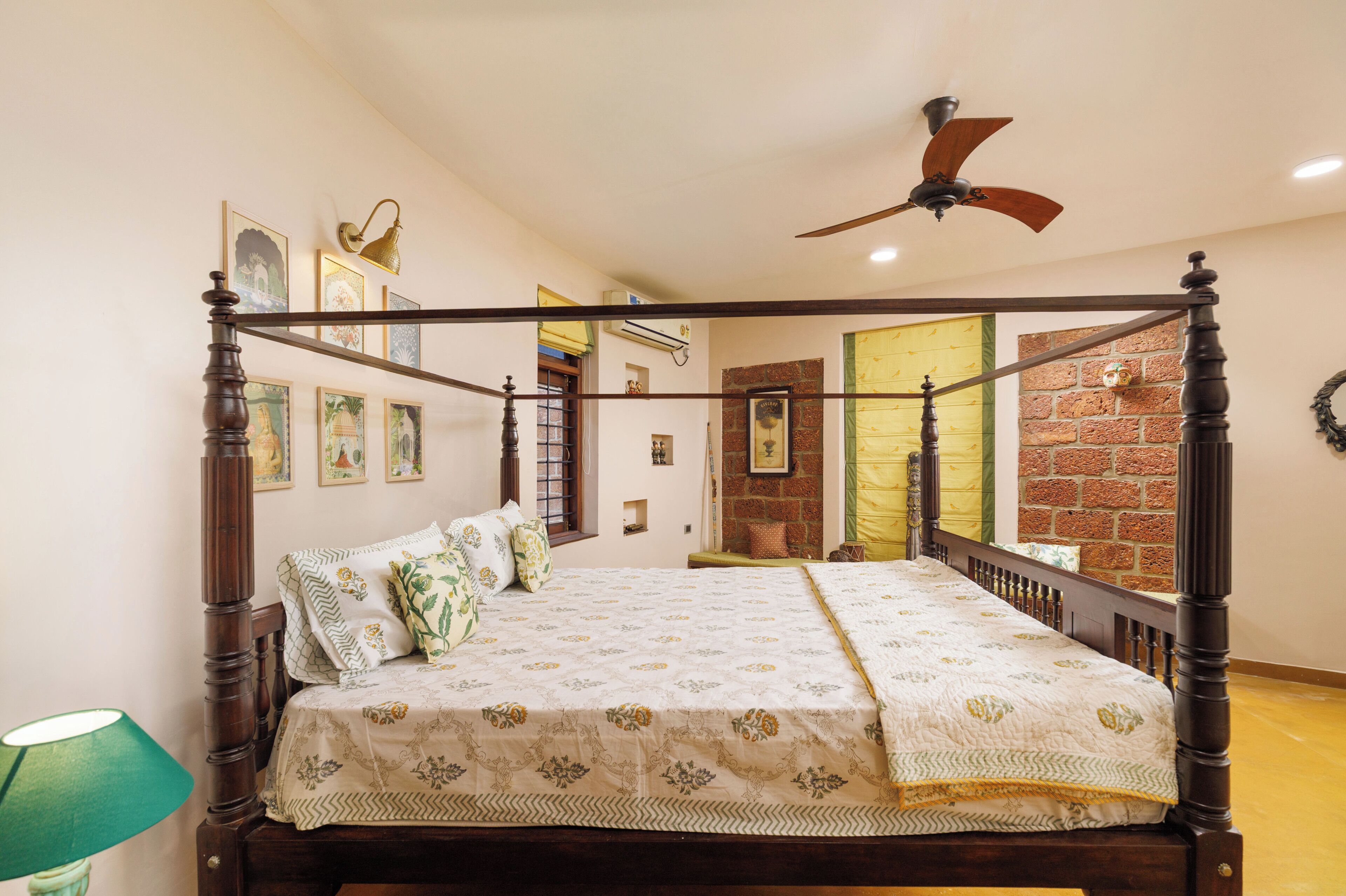Apartment (1 Bedroom) | 3 bedrooms, laptop workspace, iron/ironing board, bed sheets