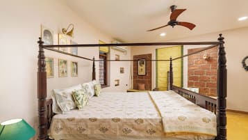 Apartment (1 Bedroom) | 3 bedrooms, laptop workspace, iron/ironing board, bed sheets