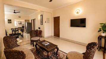 Apartment (2 Bedrooms) | Front of property