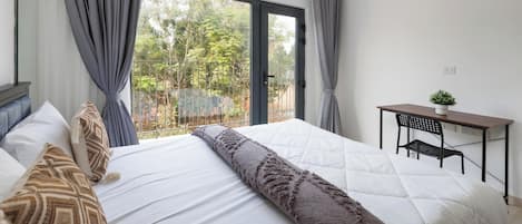 อพาร์ทเมนท์ (1 Bedroom) | 3 ห้องนอน, พื้นที่ทำงานแบบใช้แล็ปท็อป, เตารีด/โต๊ะรีดผ้า, ผ้าปูที่นอน