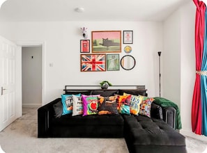 Living area - Private, Spacious, Excellent Transport Links Farringdon & St Pancras London (London)