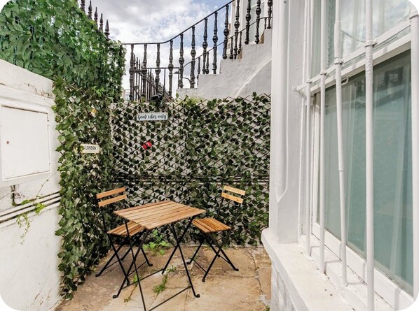 Outdoor dining - Private, Spacious, Excellent Transport Links Farringdon & St Pancras London (London)