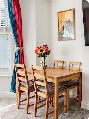 Dining - Private, Spacious, Excellent Transport Links Farringdon & St Pancras London (London)
