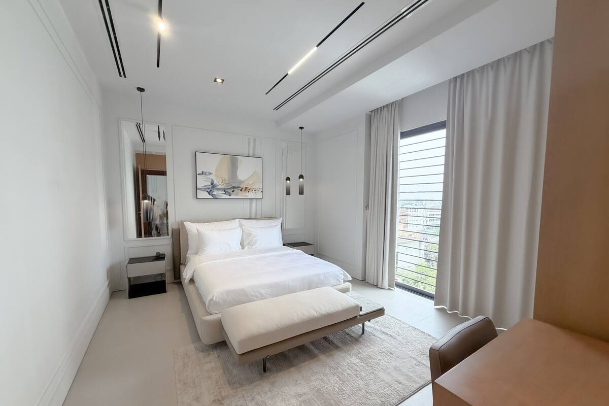 Executive-Suite, Balkon | Zimmersafe, schallisolierte Zimmer, kostenloses WLAN, Bettwäsche
