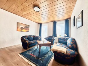 TV - Holiday Apartment Obervellmar on the Outskirts of Kassel (Vellmar)