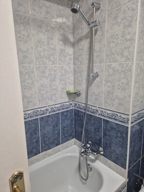 Shower, hair dryer, towels - 'Pausa Azul' Apartment with Sea Views, Wi-Fi, and Air Conditioning (Benalmádena)