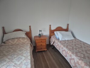 2 bedrooms, iron/ironing board, WiFi, bed sheets - 'Pausa Azul' Apartment with Sea Views, Wi-Fi, and Air Conditioning (Benalmádena)