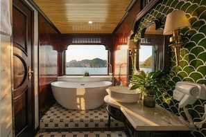 Hair dryer, slippers, towels, soap - Hermes Premium Cruise (Halong)