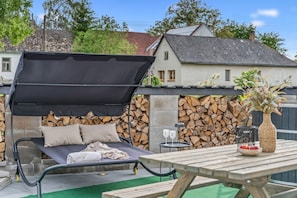 Outdoor dining - Premium Dream Villa with Heated Pool, Finnish Bath & Games (Počátky)