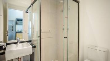 Basic Apartment | Bathroom | Shower