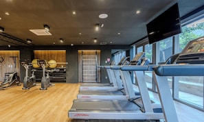 A gym with treadmills, ellipticals, and a weight bench area. - Complete Studio in Paraiso-sp Onp0920 (São Paulo)