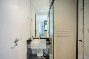 Bathroom - Studio in Cond. w/ Pool in Paraiso Onp1701 (São Paulo)