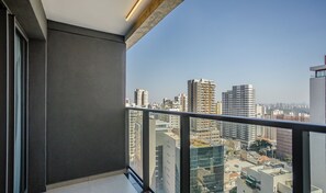 A high-rise building with a view of a cityscape. - Studio in Cond. w/ Pool in Paraiso Onp1701 (São Paulo)