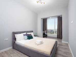 Apartment, Küche, zum Innenhof hin | Bügeleisen/Bügelbrett, kostenloses WLAN