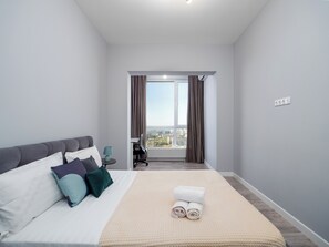 Apartament, cuina, zona de pati | Planxa i posts de planxar i wifi gratuïta 