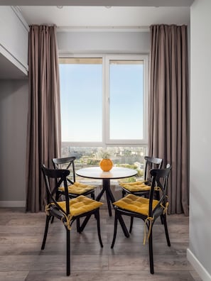 Apartament, cuina, zona de pati | Servei de restauració