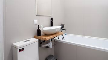 Apartamento, cocina, en la zona del patio | Baño | Zapatillas