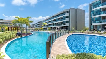 10 piscinas externas