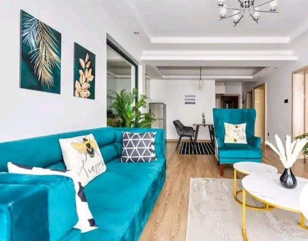 Appartamento Classic, balcone, vista città | Area soggiorno | Smart TV 55 pollici con canali via cavo, Netflix, film in prima visione