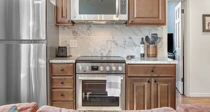 The Washington Loft- Historic Downtown Golden