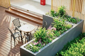 Outdoor dining - Exploring Hotel (Suzhou)