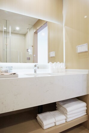 Superior Double Room, Garden View | Bathroom | Shower, hair dryer, towels, soap - Exploring Hotel (Suzhou)