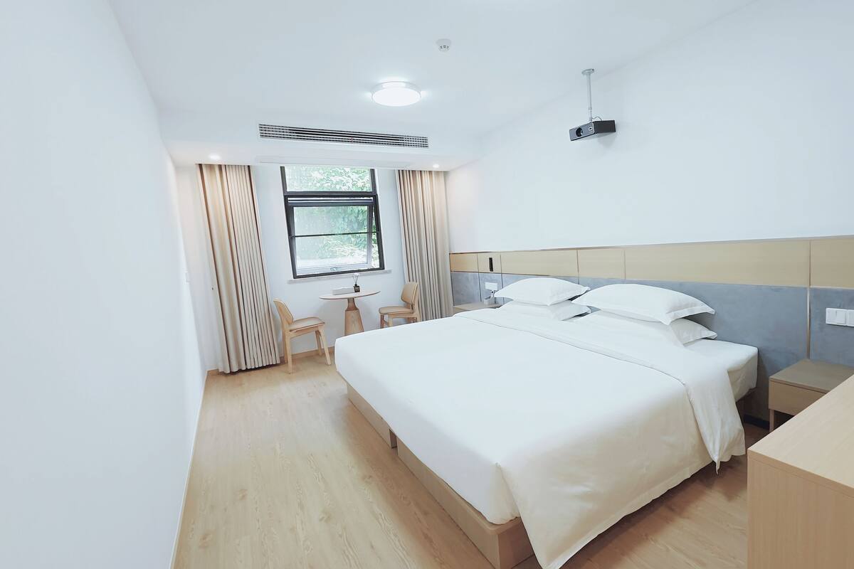 Superior Double Room, Garden View | Laptop workspace, WiFi (free)
