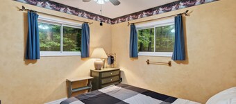 Charming 3-bedroom cottage with AC in beautiful Georgian Bay