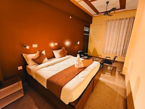 Quarto casal luxo, vista para a piscina | Roupas de cama de algodão egípcio, roupas de cama premium