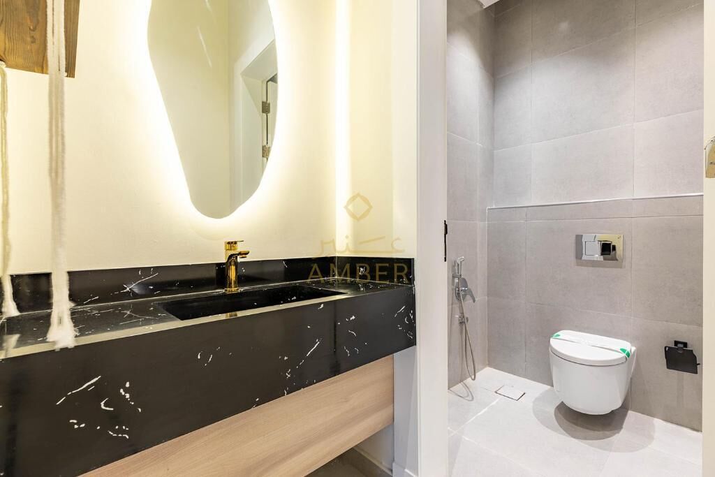 Standard Apartment | Bathroom | Shower, free toiletries, hair dryer, slippers