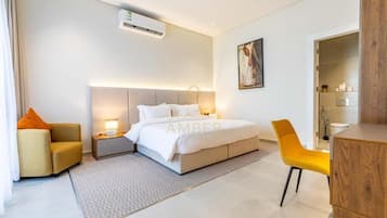 Studio | Desk, laptop workspace, iron/ironing board, WiFi (free)