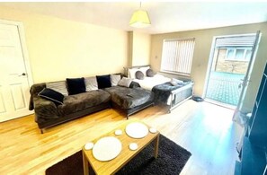 Comfort Studio | Living area - LT Properties Serviced Apartments (Luton)
