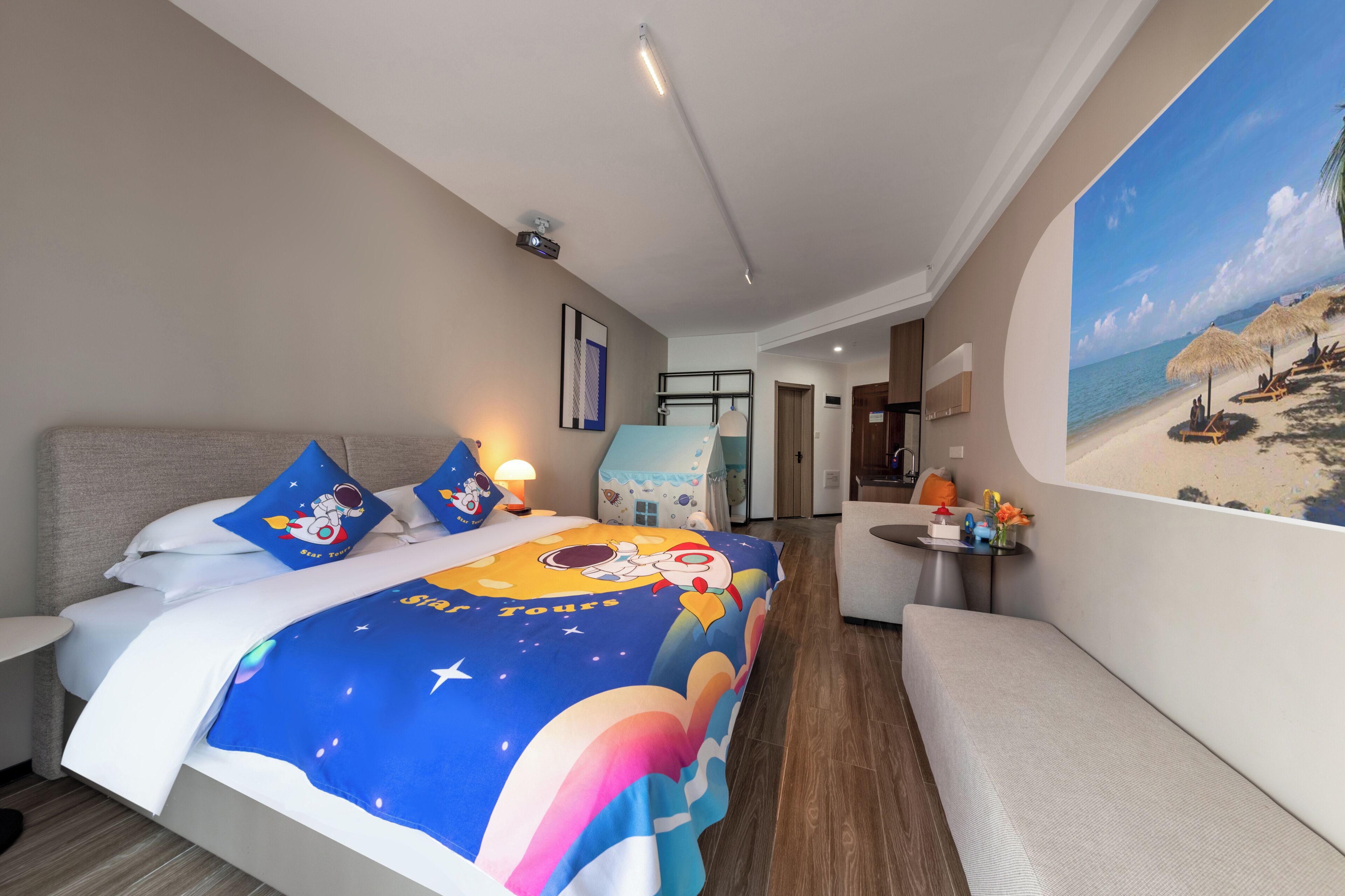 Habitación triple clásica, balcón, vista parcial al océano | Wifi gratis 
