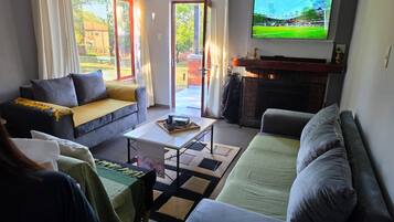 Apartment, 3 Bedrooms, Smoking | Living room