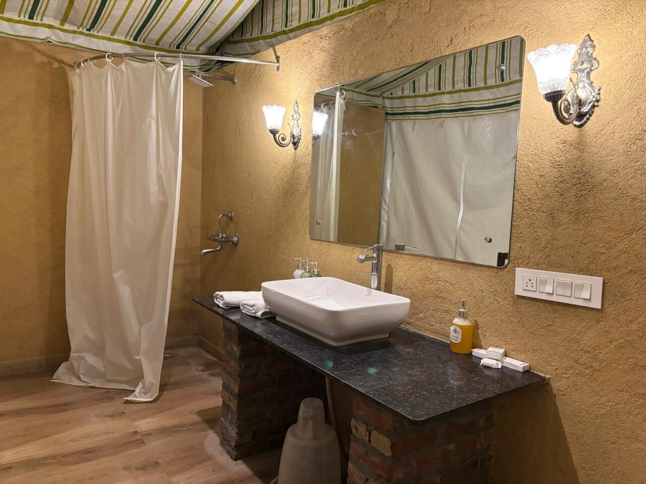 Deluxe Tent, Garden View | Bathroom | Free toiletries, towels, soap, shampoo