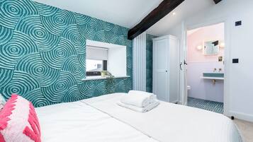 Classic Double Room 5 | Iron/ironing board (on request), travel cot, free WiFi, bed sheets