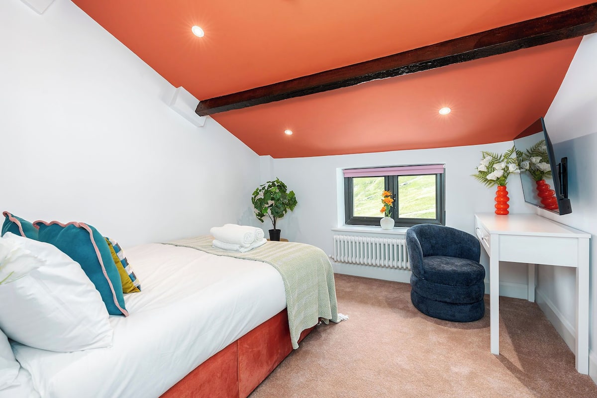 Classic Double Room, Mountain View | Seterika/papan seterika, Wi-fi percuma 