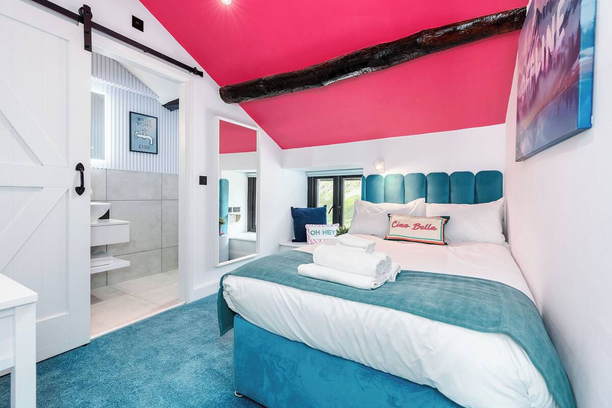 Classic Double Room, Mountain View | Seterika/papan seterika, Wi-fi percuma 