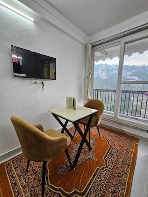 Dining - Sukon House by Crimson Horizon (Mussoorie)