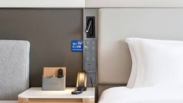 Business 2-bed Room | Desk, laptop workspace, WiFi (free)
