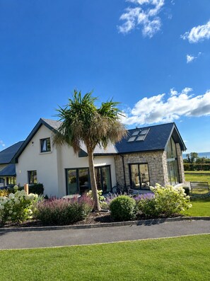Exterior - Vrbo Property (Greystones)