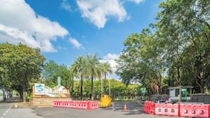 A gated entrance to a park with a clear sky and trees. - Poltton International Service Apartment (Foshan Yingtian Plaza Wanhua Metro Station (Foshan)