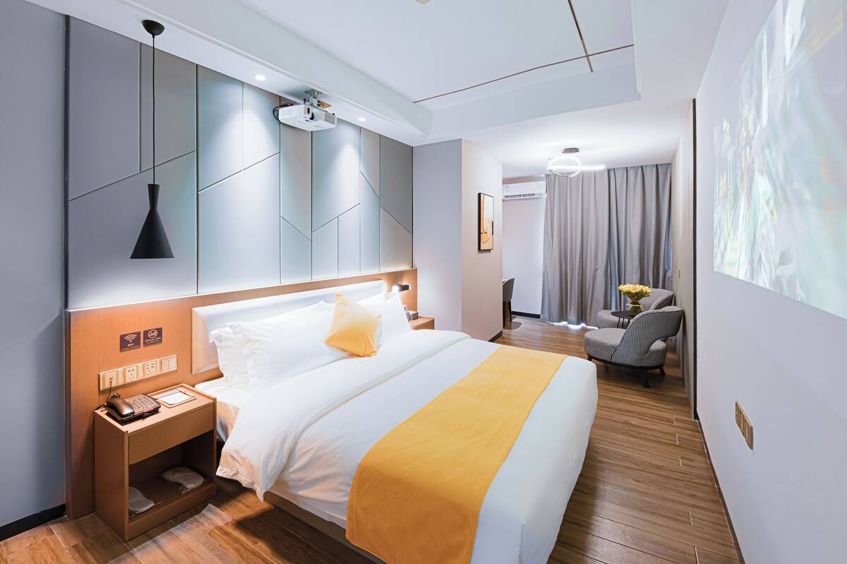 Cortinas blackout, tabla de planchar con plancha y wifi gratis 