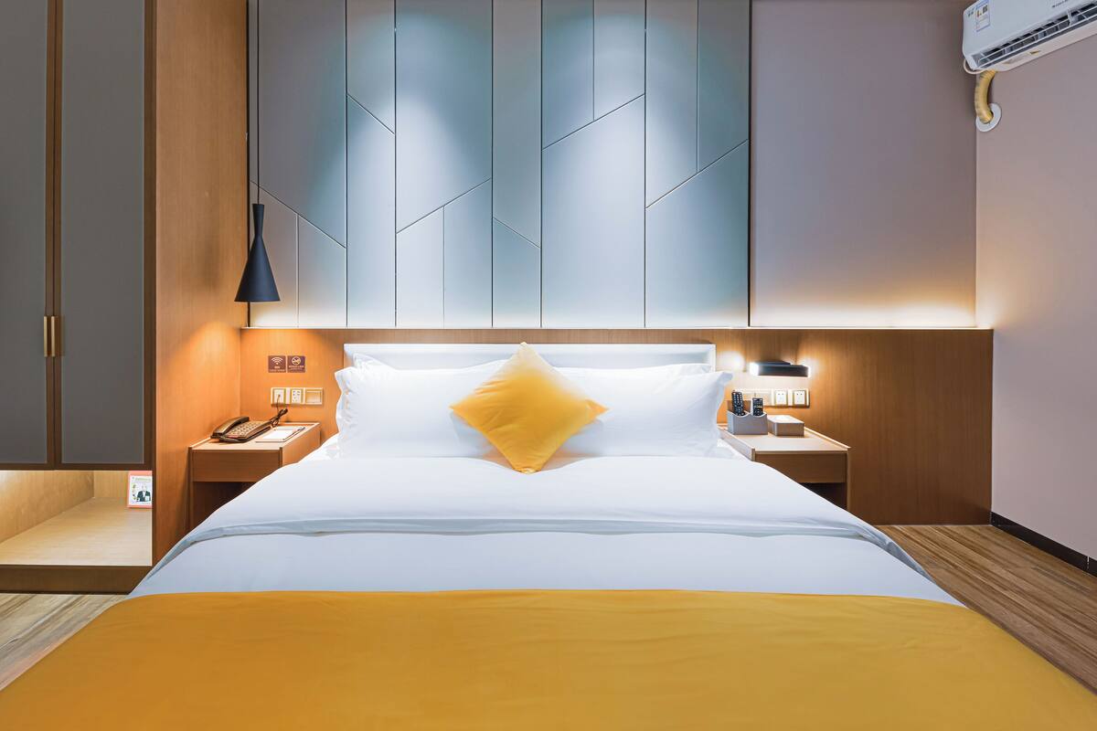 Cortinas blackout, tabla de planchar con plancha y wifi gratis 