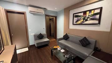 Suite | Interior