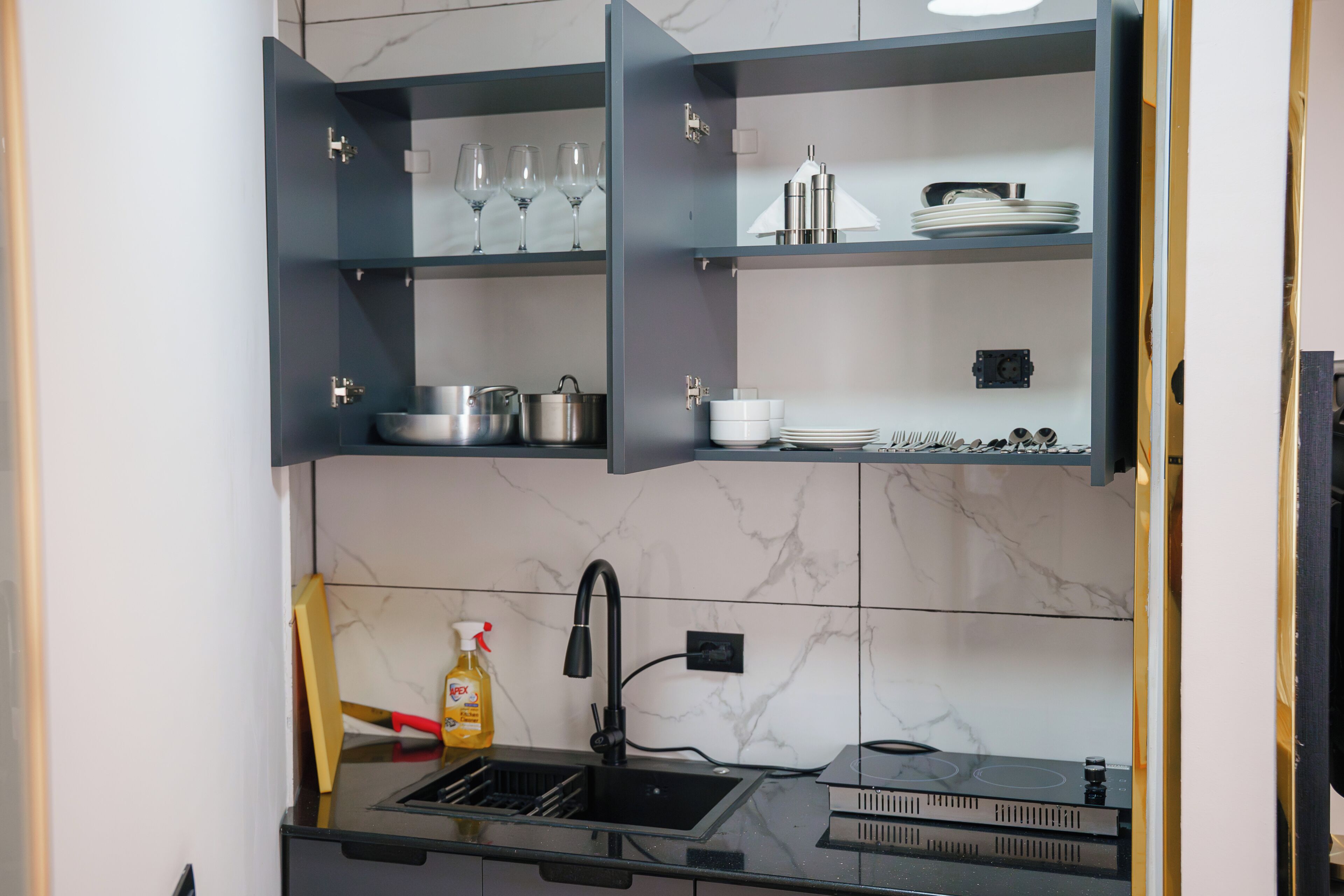 Comfort Suite, City View | Private kitchen | Mini-fridge