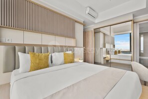 Una camera d'albergo moderna con un letto grande, un armadio, uno specchio e vista sulla città.