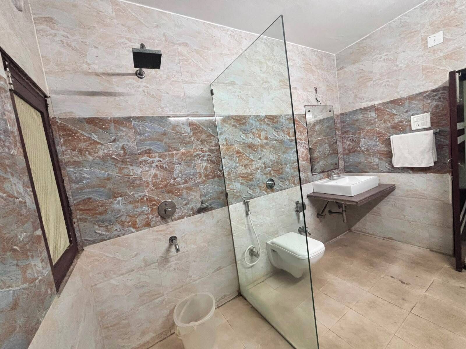 Family Quadruple Room | Bathroom | Towels