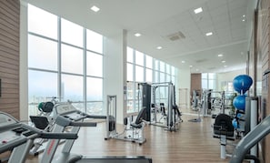 A gym with treadmills, weight machines, and exercise balls. - Equipped apt Near the Mall - Wbu2607 (Goiânia)